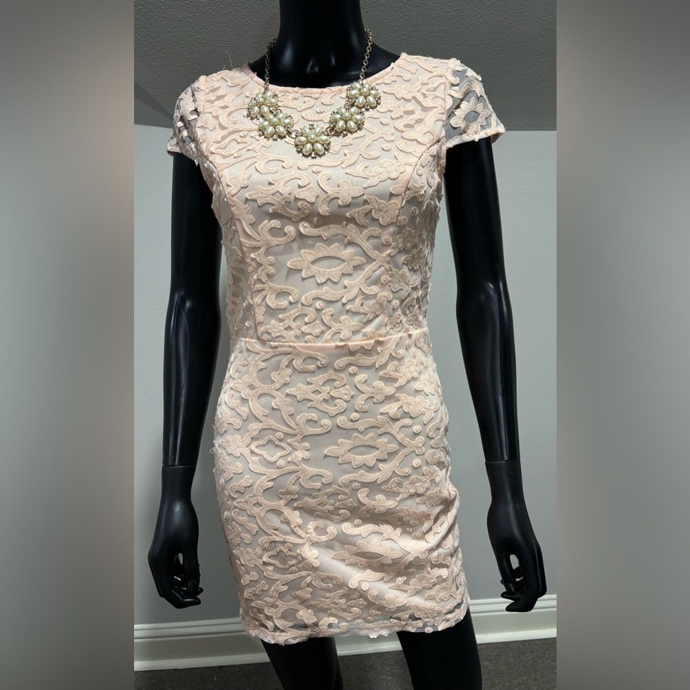 Dainty Hooligan Peach Pink Textured Scroll Design Dress Small New NWT